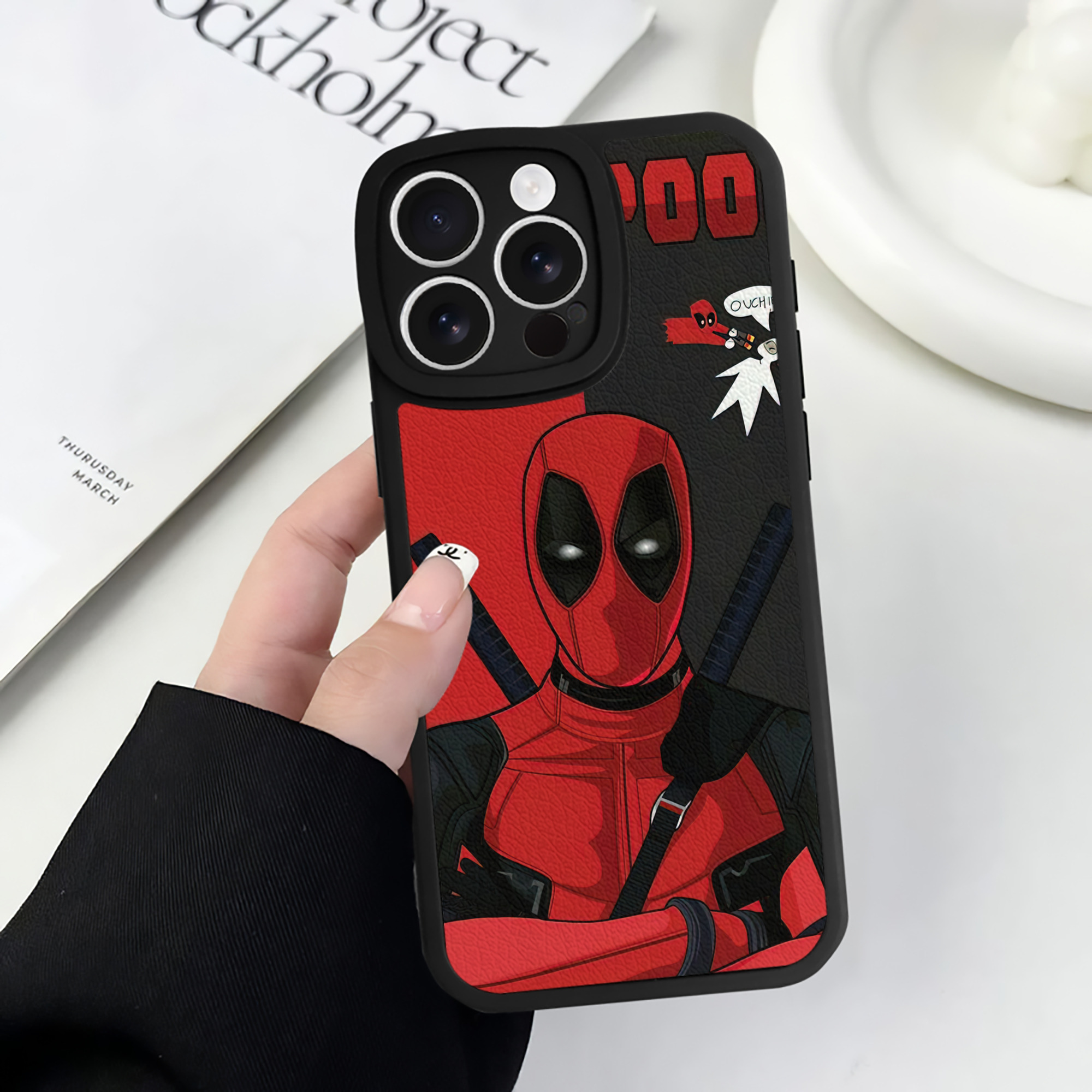 （画像用） Deadpool デッドプール 【iPhone 16シリーズ対応】シリコンスマホケース（レザー調） 材質：シリコン